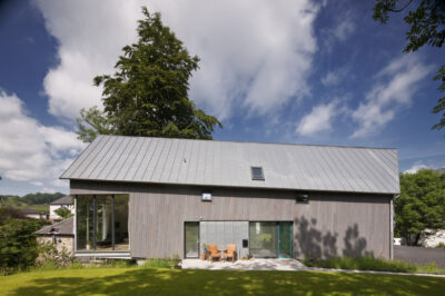 Photo: Cantilevering SIPs Home in Strathblane