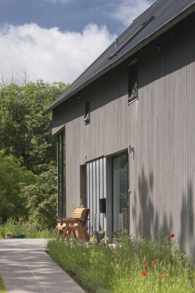 Photo: Cantilevering SIPs Home in Strathblane