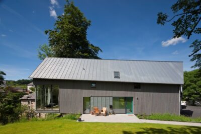 Photo: Gravity-Defying SIPs Architecture Featured in Homes & Interiors Magazine